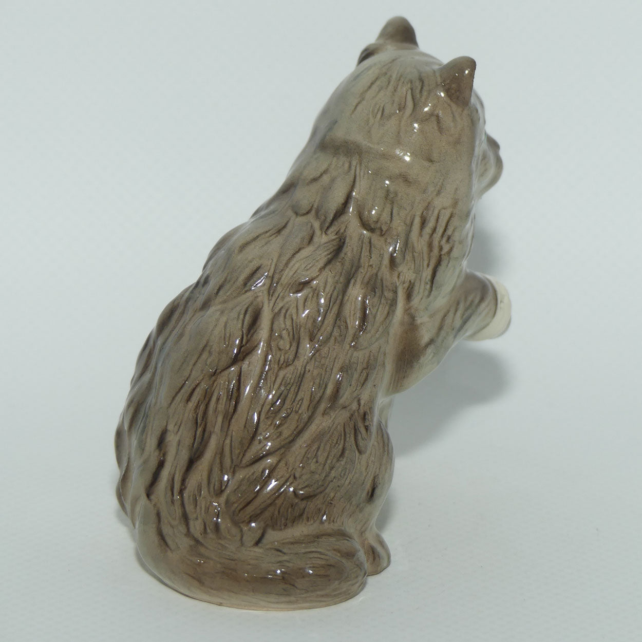 DA195 Royal Doulton Cat with Bandaged Paw | Grey