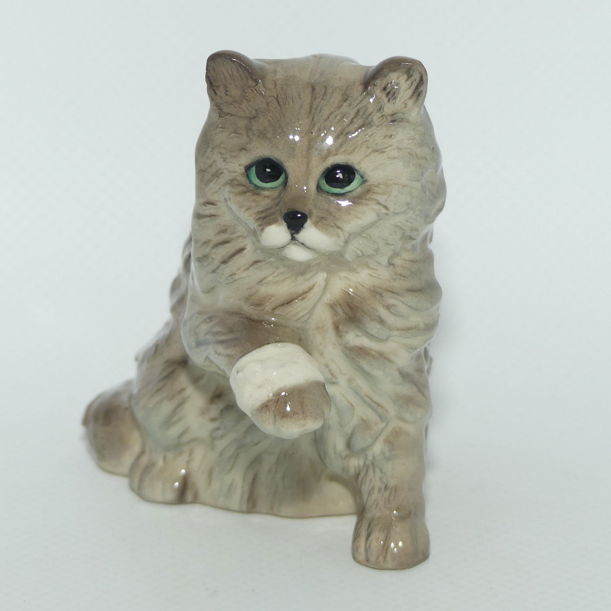 DA195 Royal Doulton Cat with Bandaged Paw | Grey