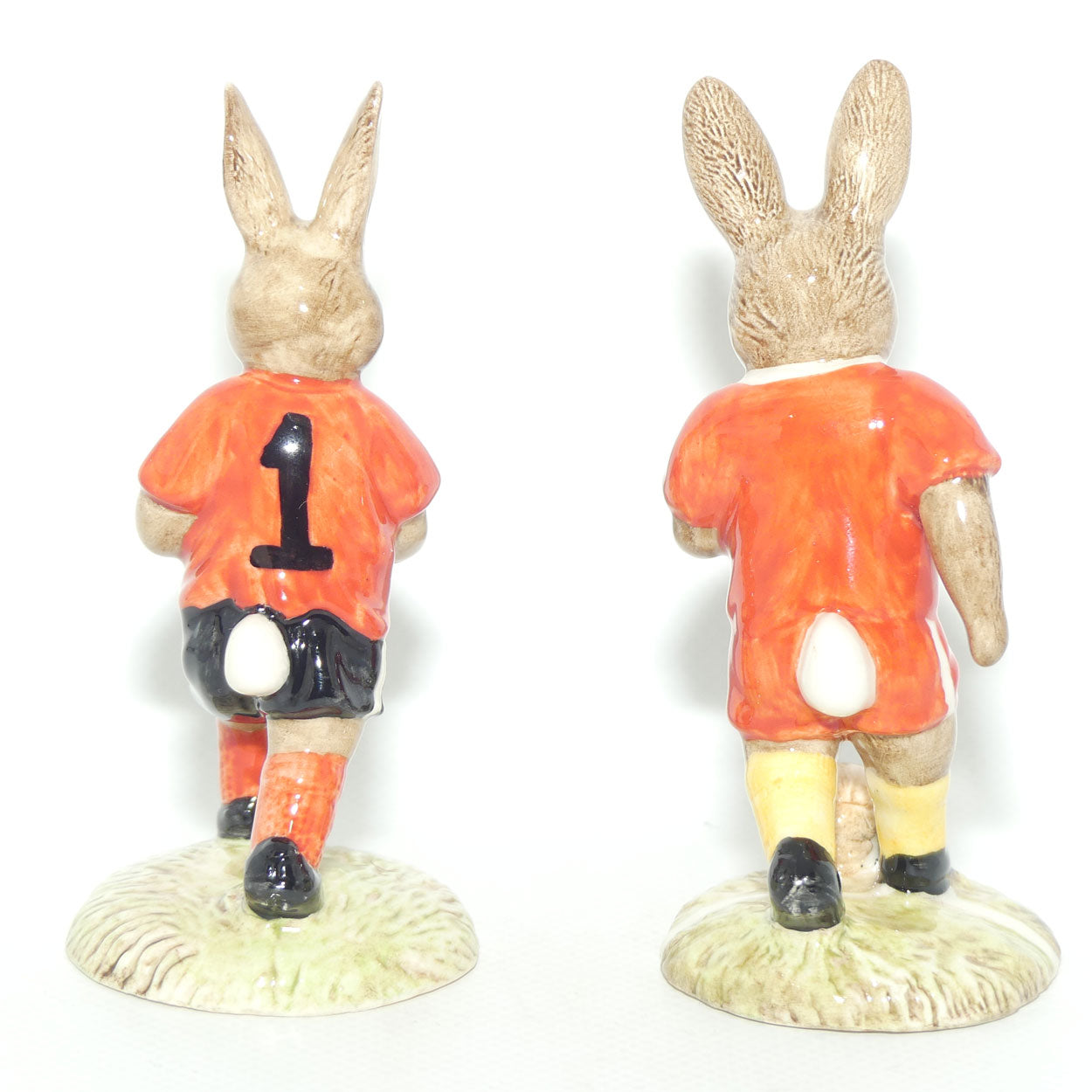 DB118-119 Royal Doulton Bunnykins Goalkeeper & Footballer set (Red)