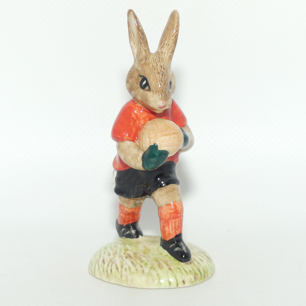 DB118-119 Royal Doulton Bunnykins Goalkeeper & Footballer set (Red)