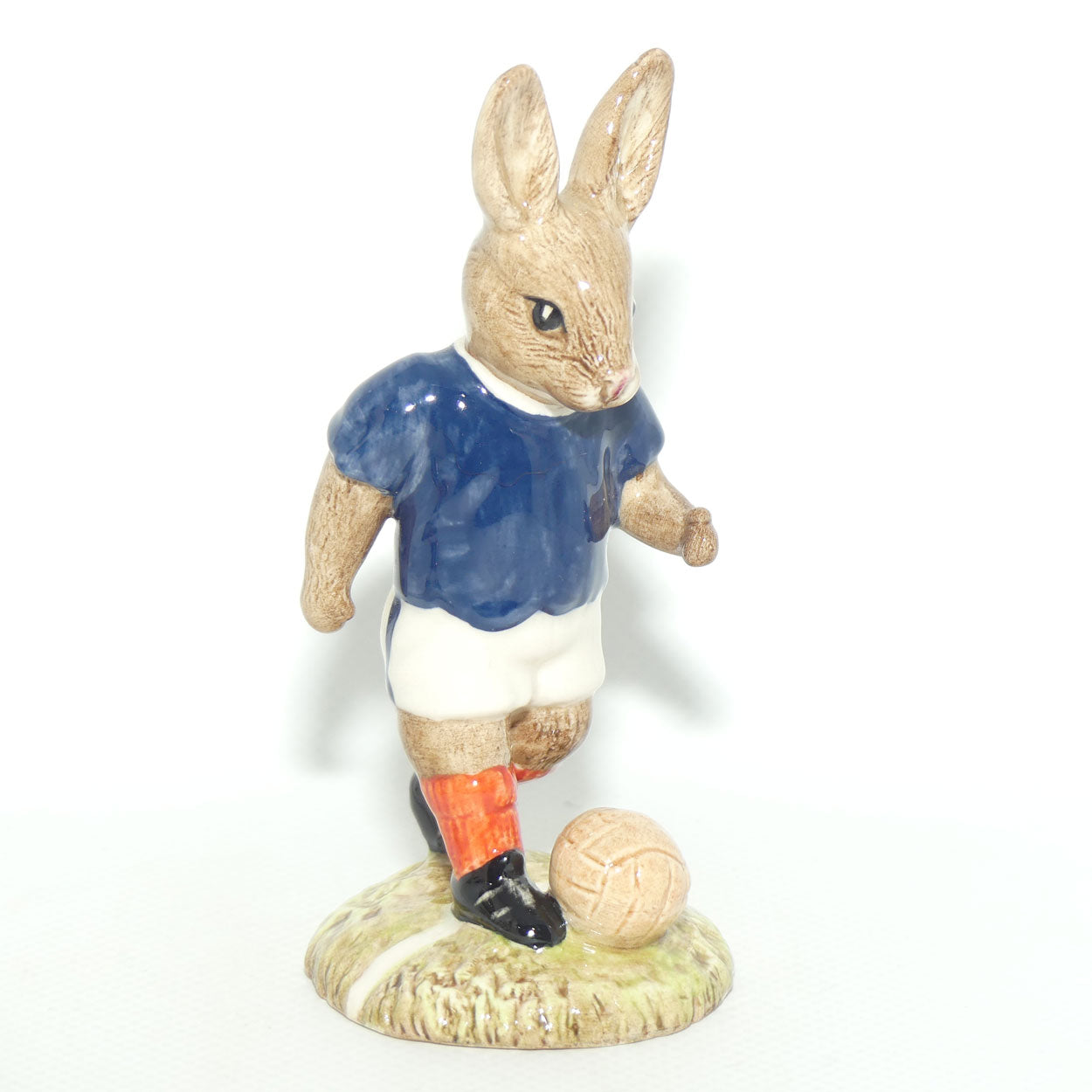 DB122-123 Royal Doulton Bunnykins Goalkeeper & Soccer Player set | White/Blue