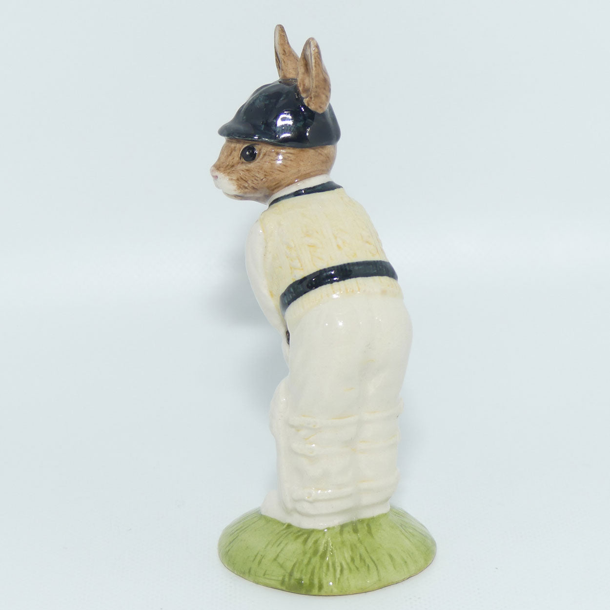 DB144 Royal Doulton Bunnykins Batsman