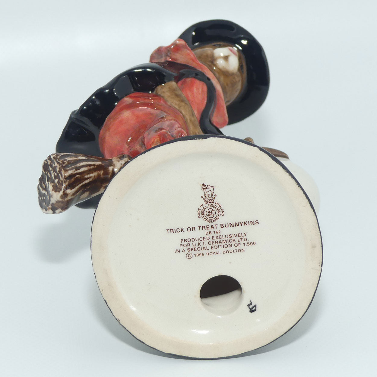 DB162 Royal Doulton Bunnykins figurine Trick or Treat | Limited Edition