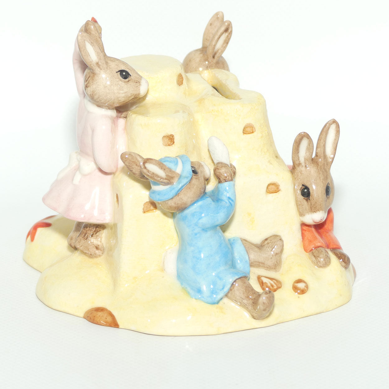 DB228 Royal Doulton Bunnykins Sandcastle Money Box