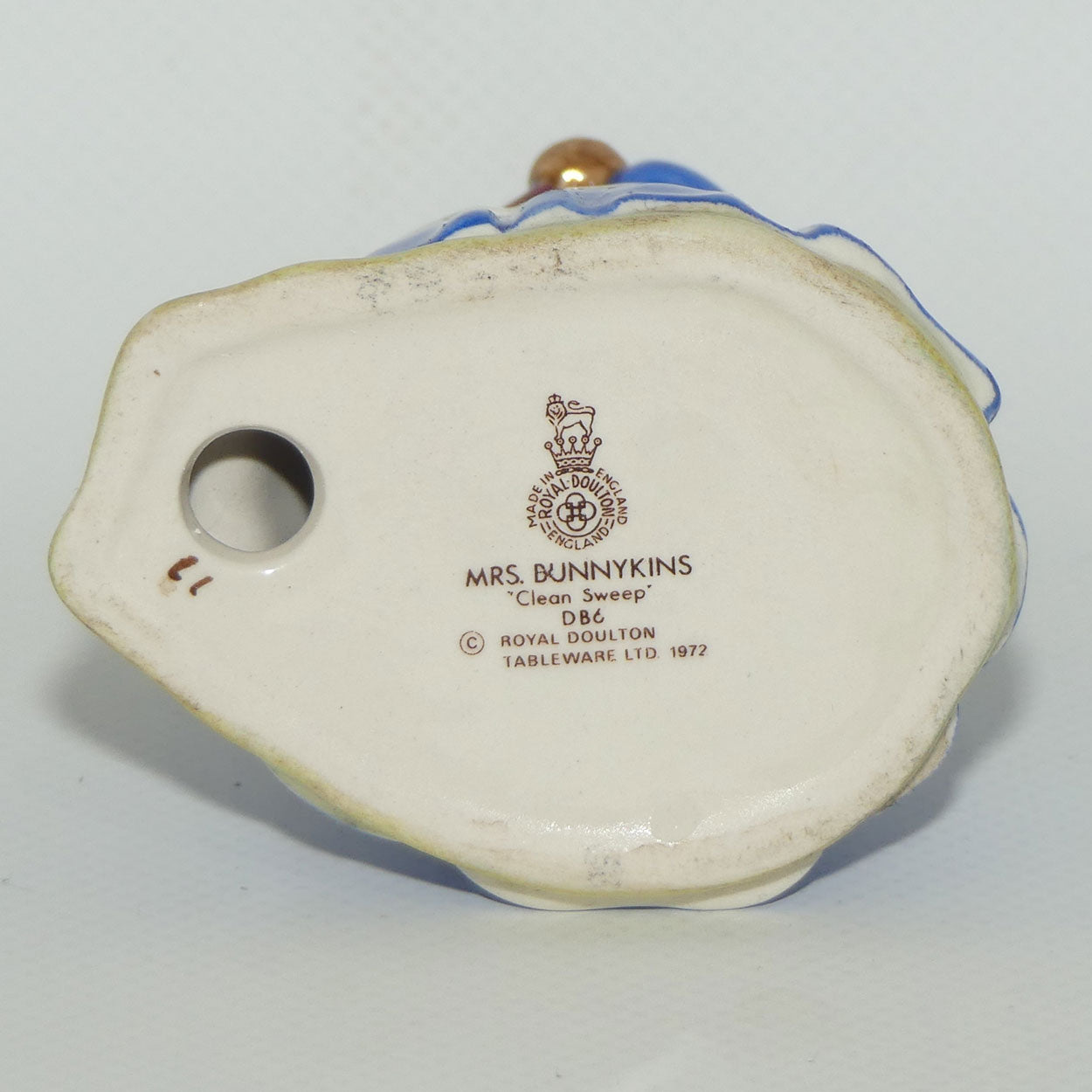 DB006 Royal Doulton Bunnykins Clean Sweep | BK2 | no box