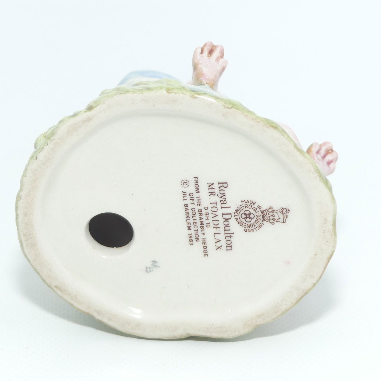 DBH10A Royal Doulton Brambly Hedge figure | Mr Toadflax | Tail at Front with Cushion