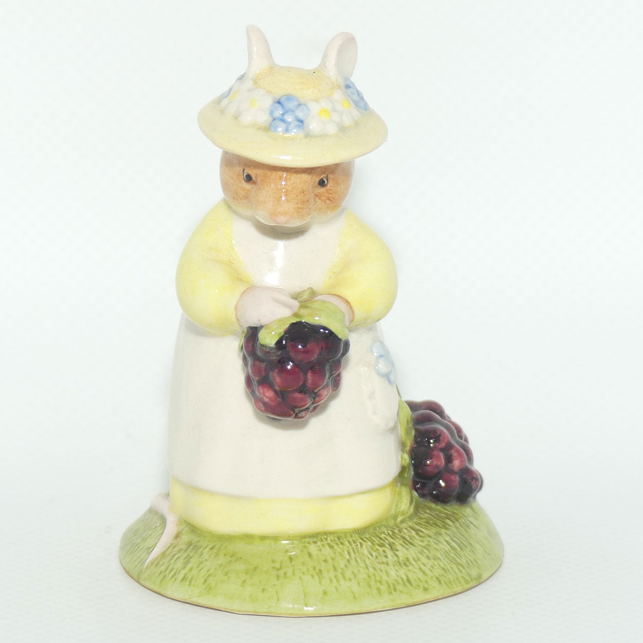 DBH33 Royal Doulton Brambly Hedge figure | Primrose Picking Berries | no box | #1