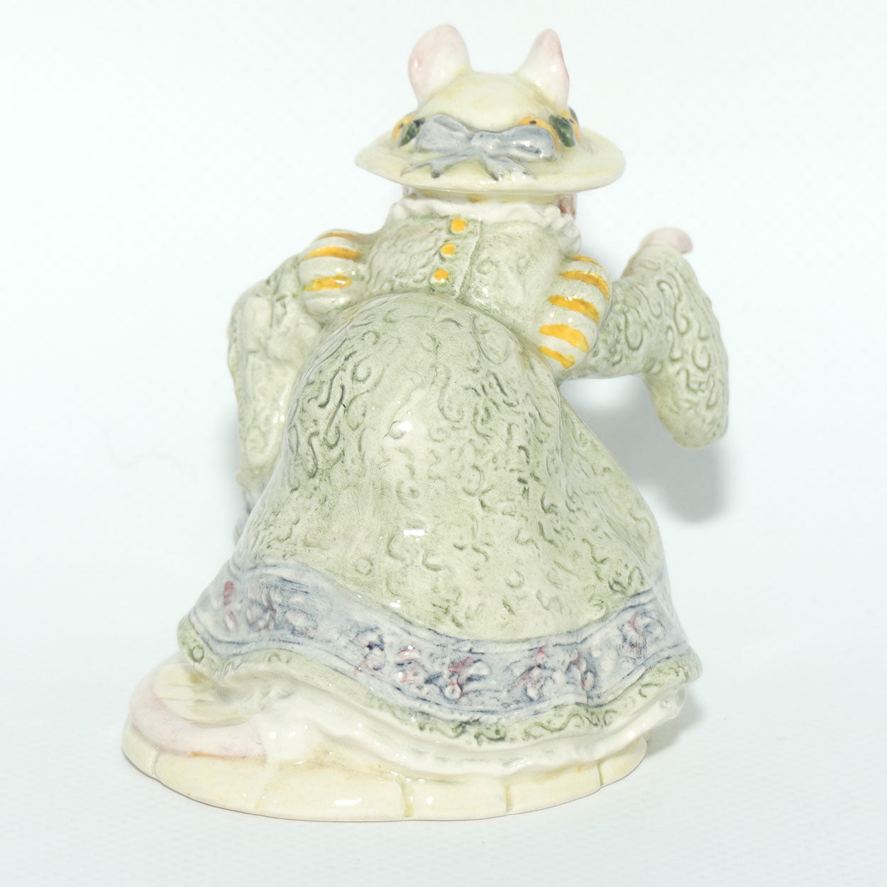 DBH22 Royal Doulton Brambly Hedge figure | Primrose Entertains