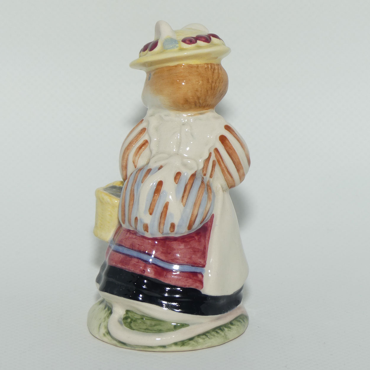 DBH5 Royal Doulton Brambly Hedge figure | Lady Woodmouse | Grey Basket
