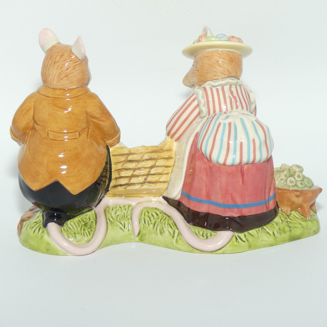 DBH66 Royal Doulton Brambly Hedge figure | Off to Pick Mushrooms | boxed