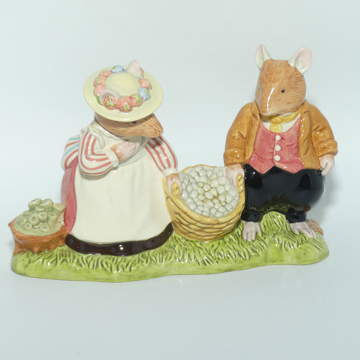 DBH66 Royal Doulton Brambly Hedge figure | Off to Pick Mushrooms | boxed