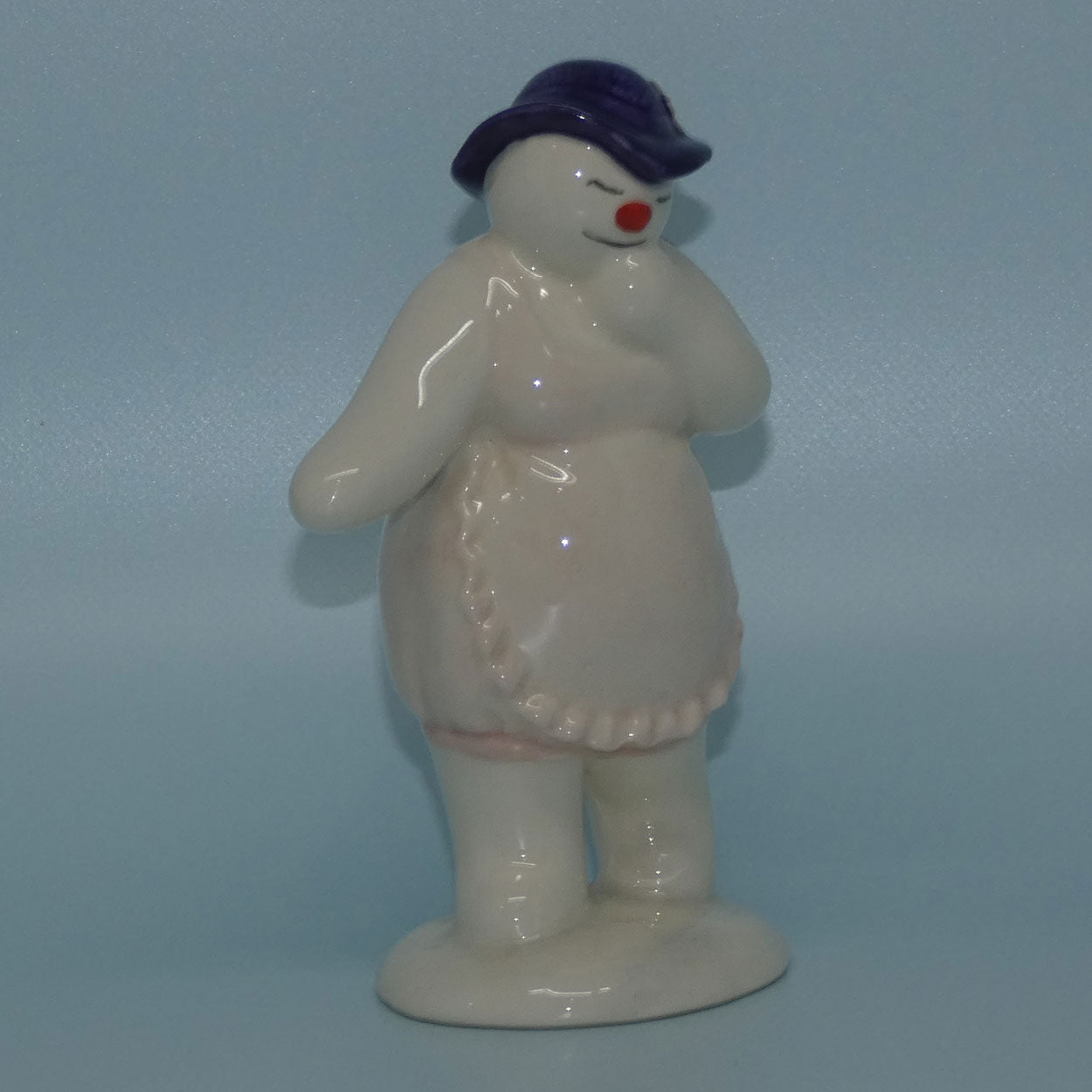 ds08-royal-doulton-snowman-figure-lady-snowman