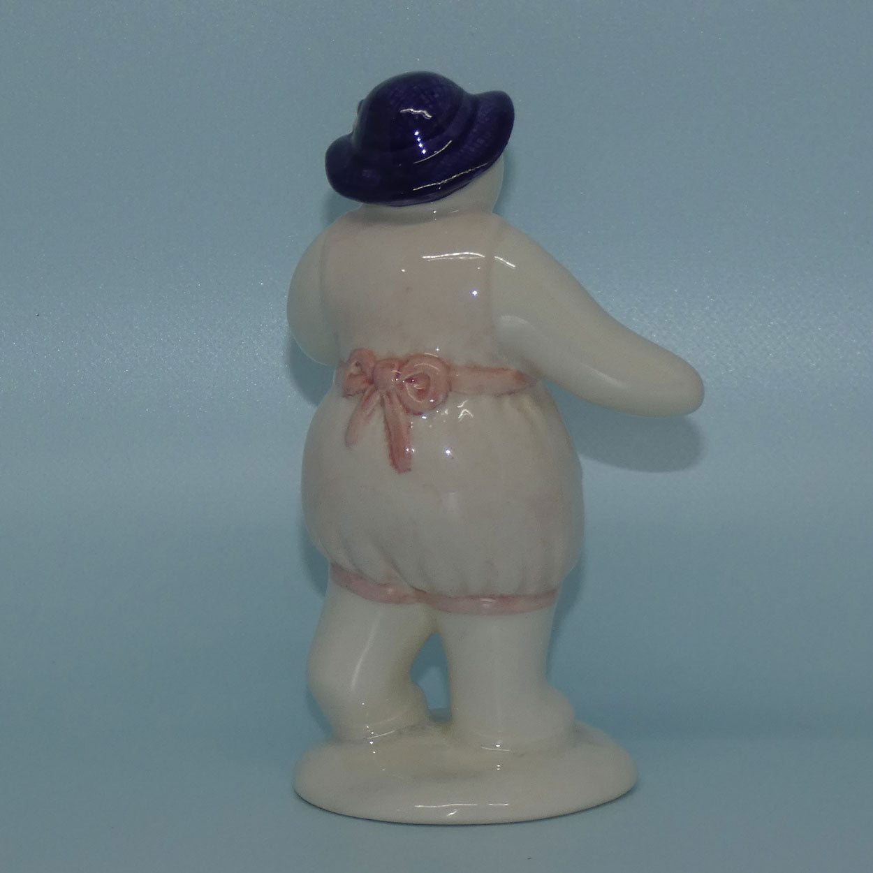 ds08-royal-doulton-snowman-figure-lady-snowman