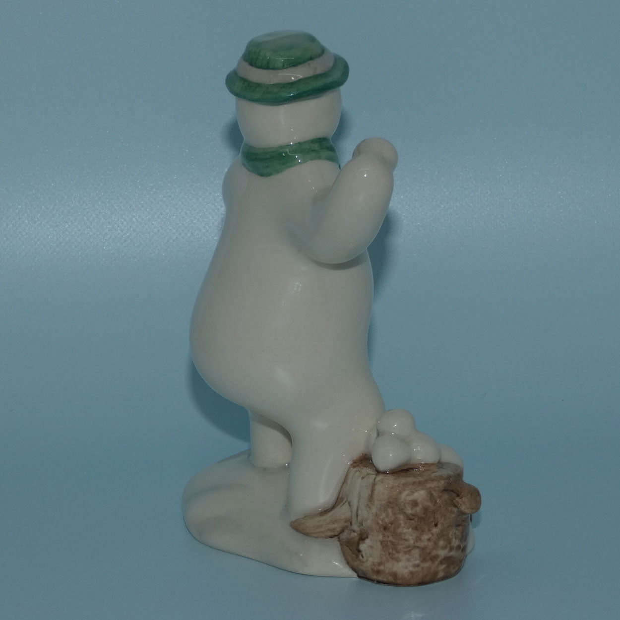 DS22 Royal Doulton Snowman figure The Snowman Snowballing