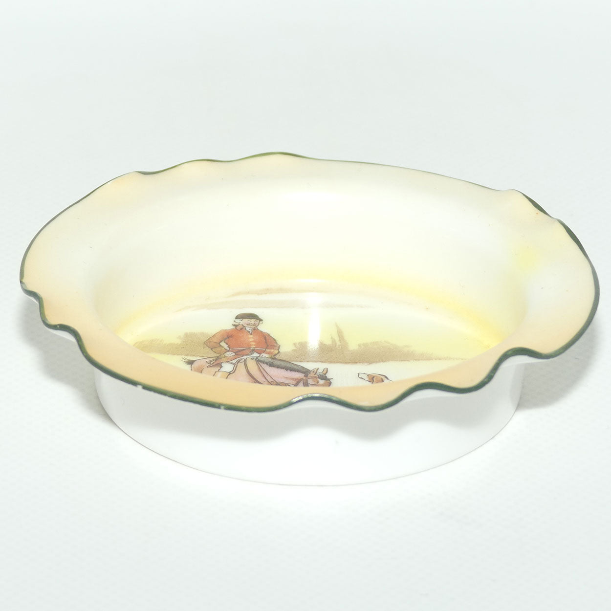 Royal Doulton Coaching Days fancy dish E3804 | Huntsman at ease on his horse