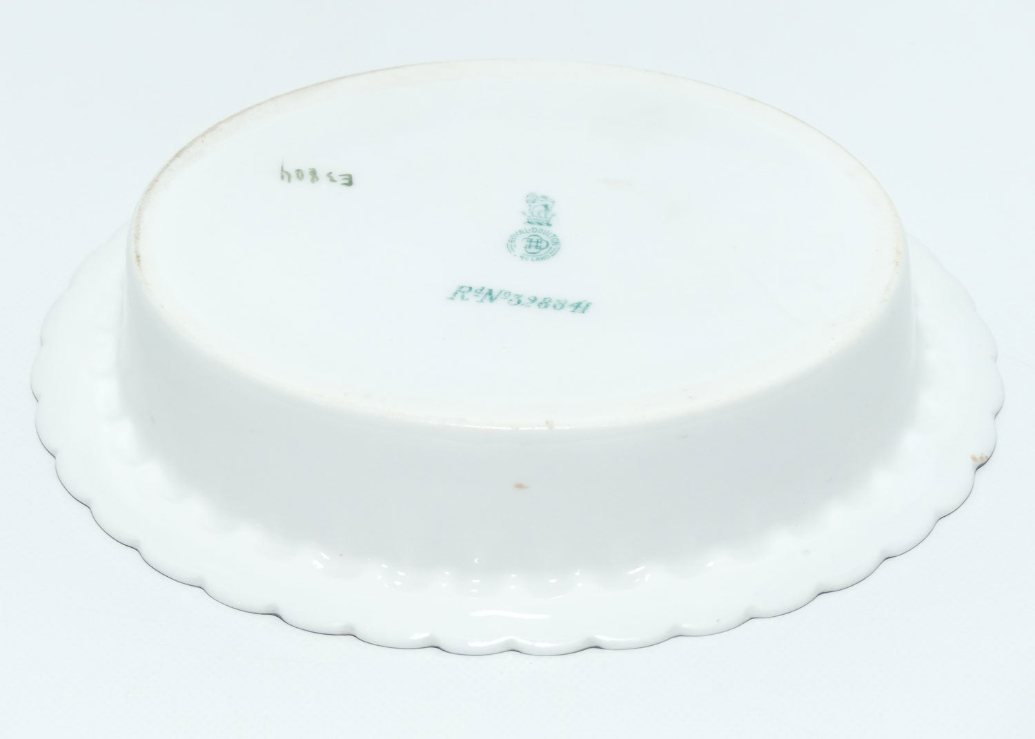 Royal Doulton Coaching Days oval dish E3804 #3 | Rare Scene | Innkeeper and Wife talking with Driver