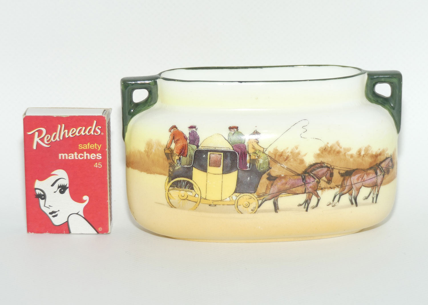 Royal Doulton Coaching Days small twin handle vase | E3804