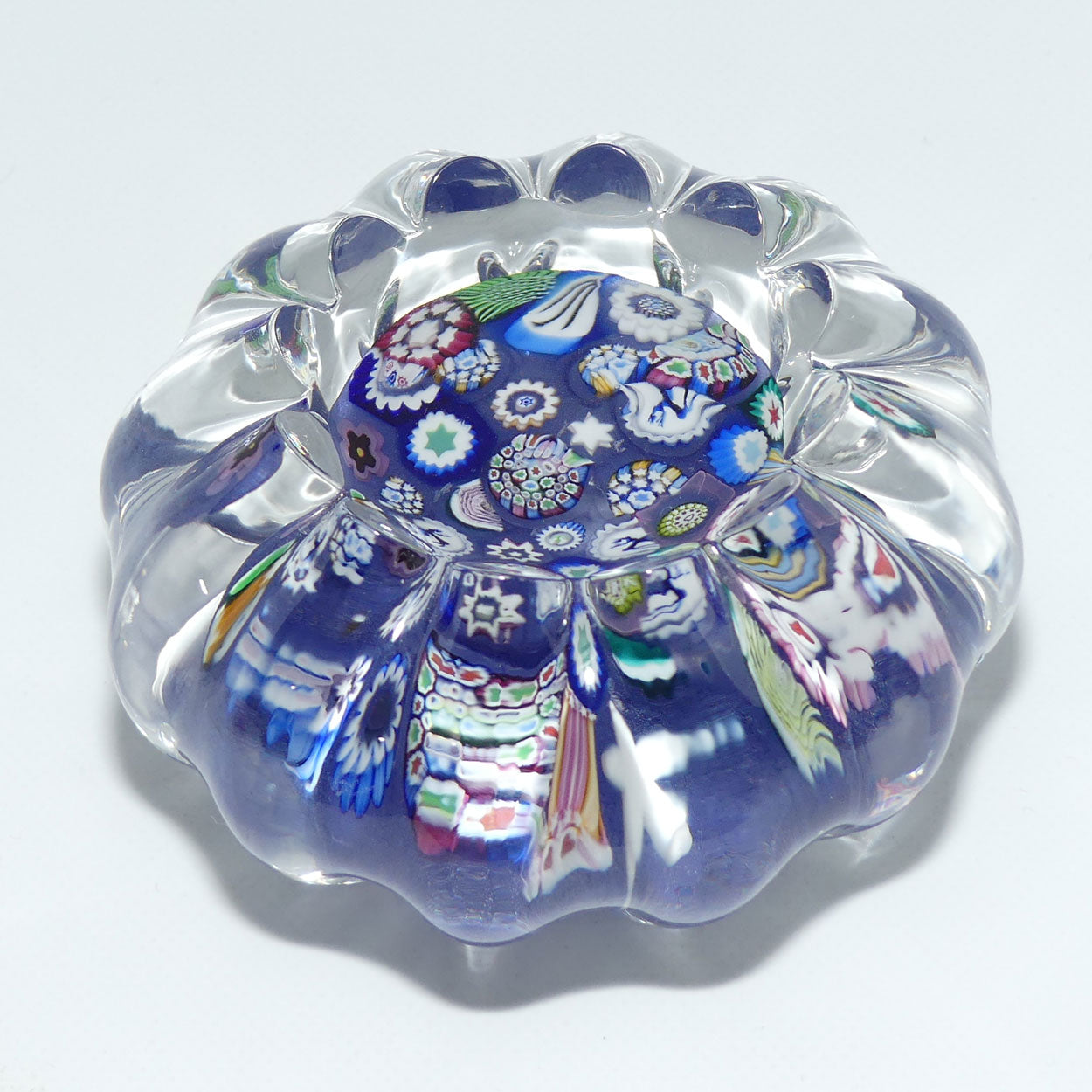 John Deacons Scotland | Daisy shape Magnum paperweight | End of Day | Mauve