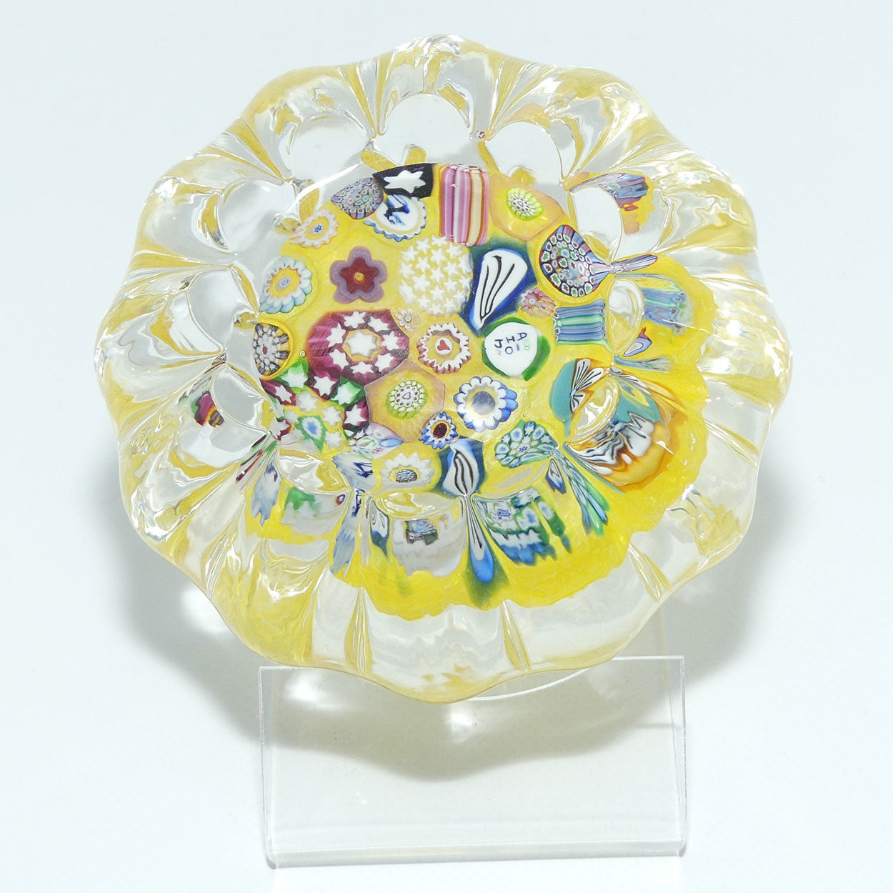 John Deacons Scotland | Daisy shape Magnum paperweight | End of Day | Yellow