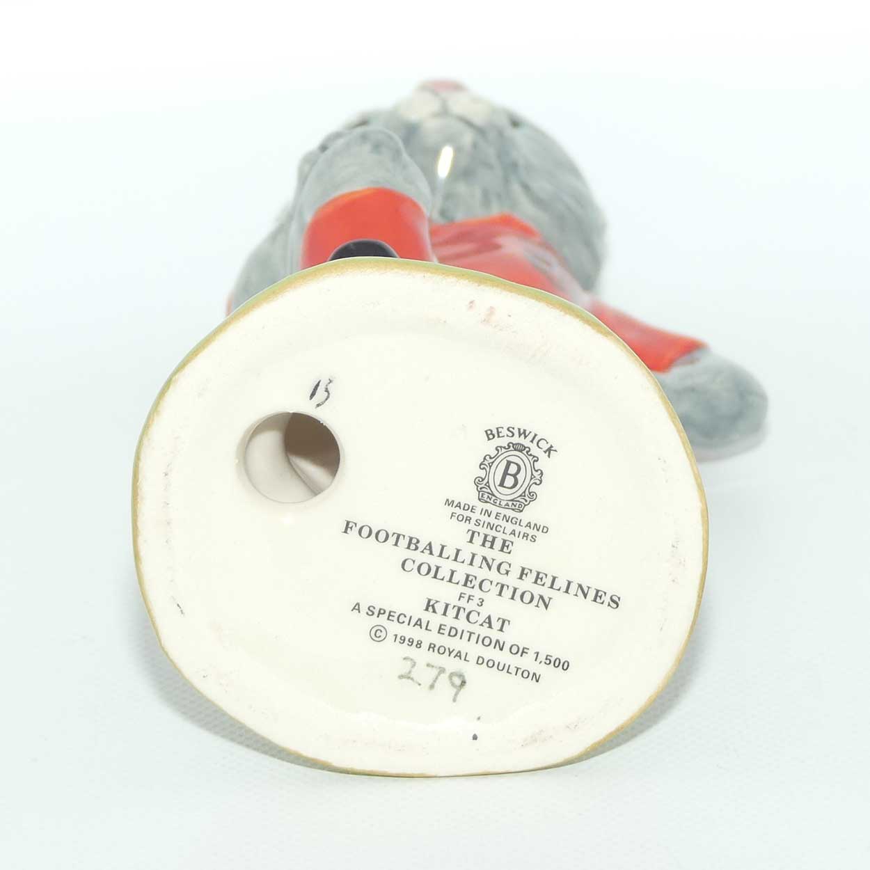 FF3 Beswick Footballing Felines Collection figure Kitkat