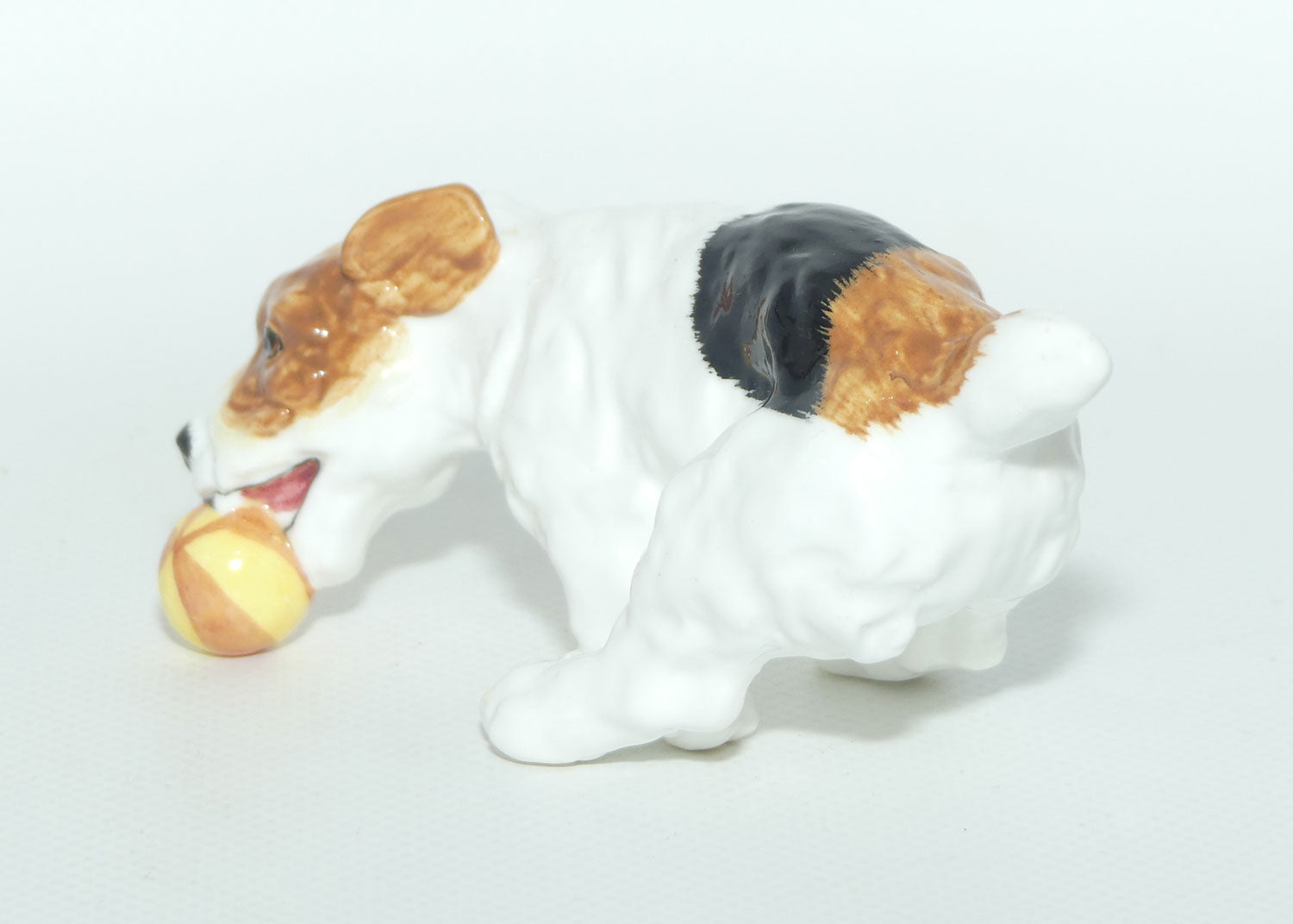 HN1097 Royal Doulton Character Dog Running with Ball