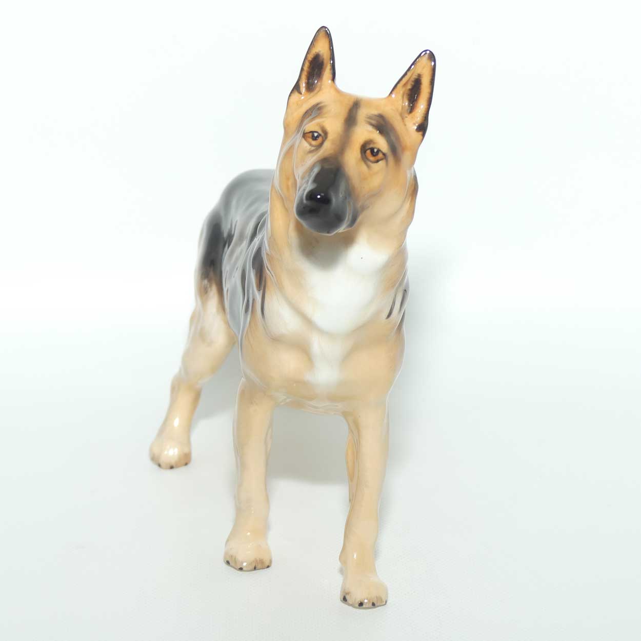 HN1116 Royal Doulton Alsatian Ch. 'Benign of Picardy' (Medium)