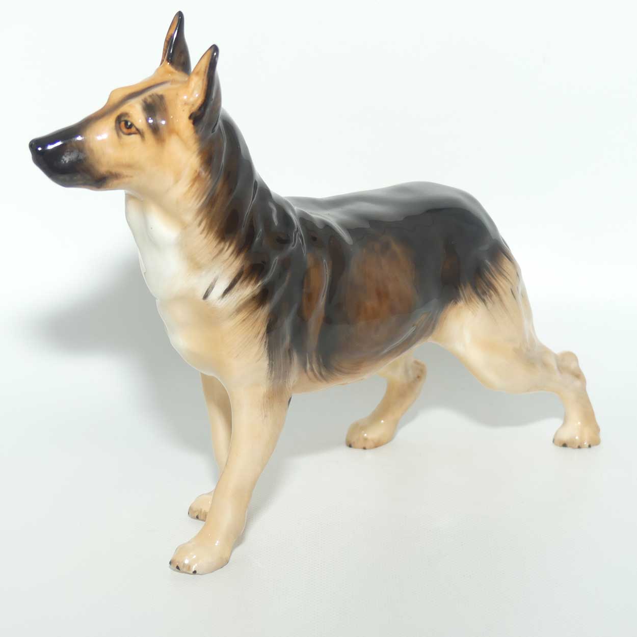 HN1116 Royal Doulton Alsatian Ch. 'Benign of Picardy' (Medium)