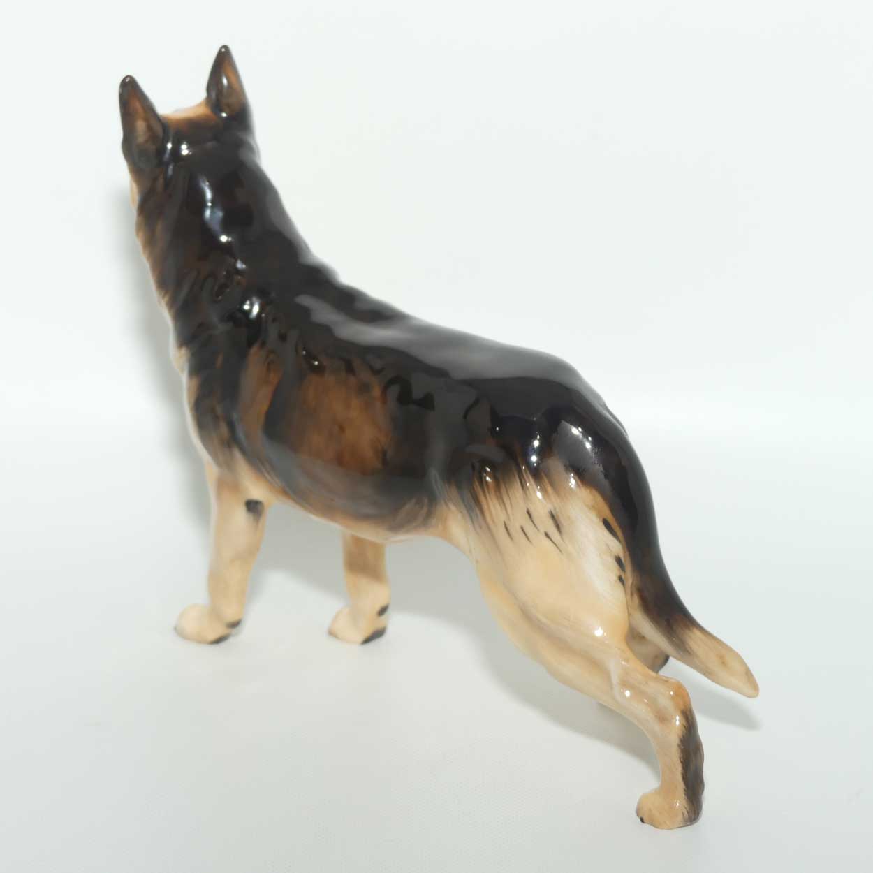 HN1116 Royal Doulton Alsatian Ch. 'Benign of Picardy' (Medium)