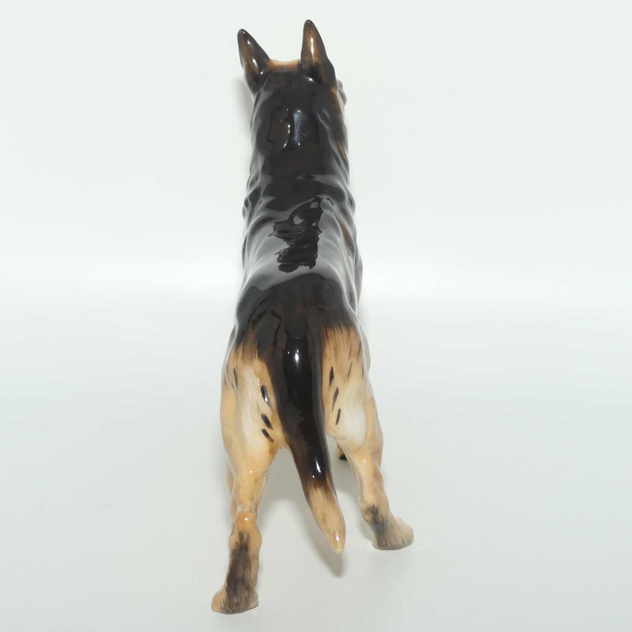 HN1116 Royal Doulton Alsatian Ch. 'Benign of Picardy' (Medium)