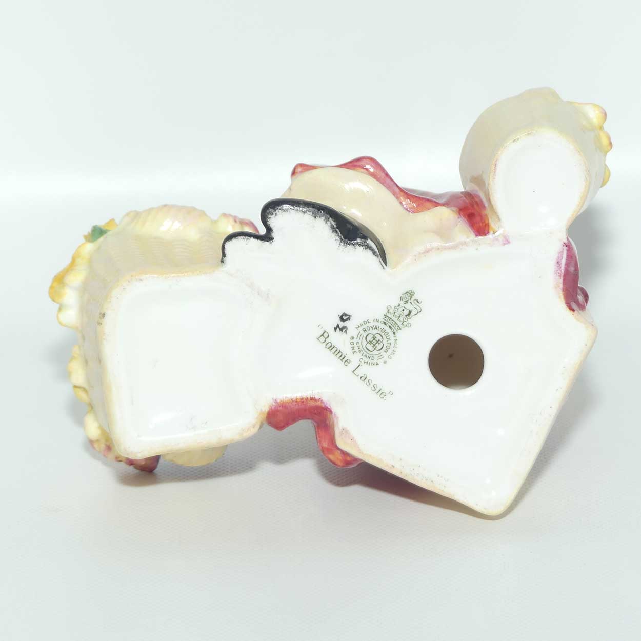 HN1626 Royal Doulton figure Bonnie Lassie