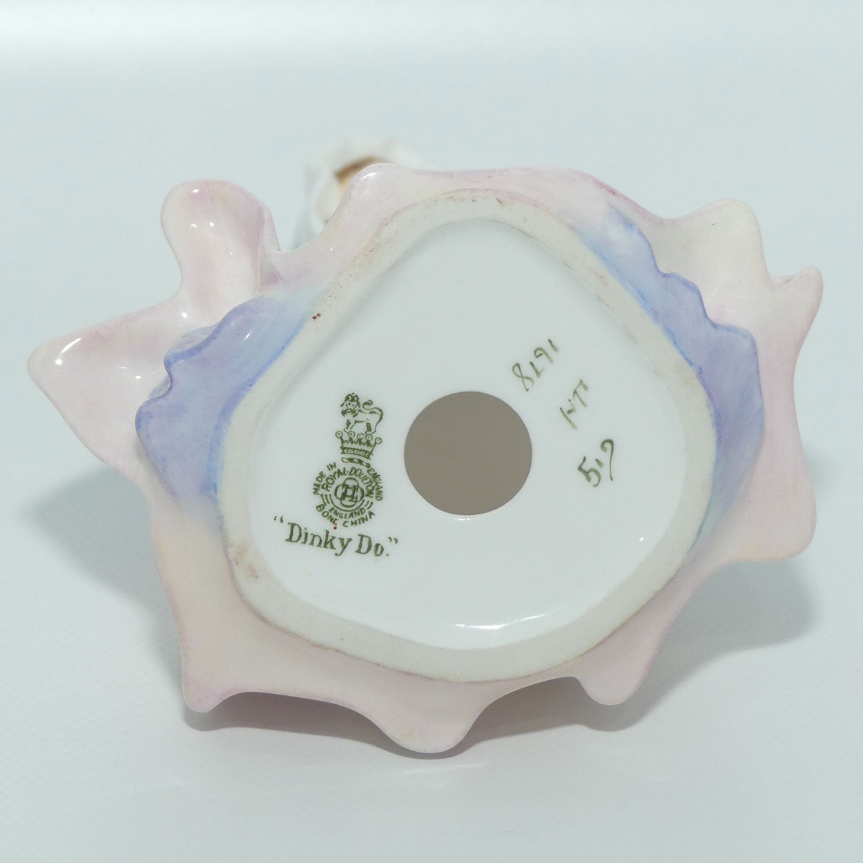 HN1678 Royal Doulton figure Dinky Do | early version