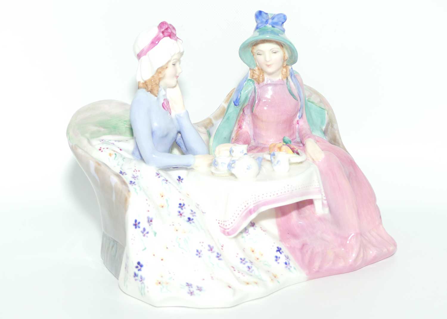 HN1747 Royal Doulton figure Afternoon Tea | later