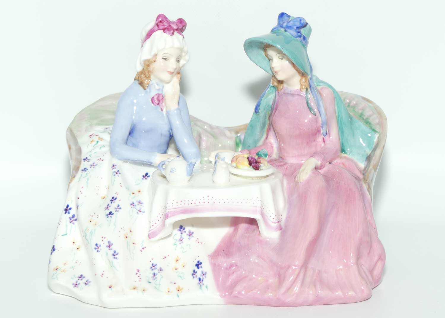 HN1747 Royal Doulton figure Afternoon Tea | later