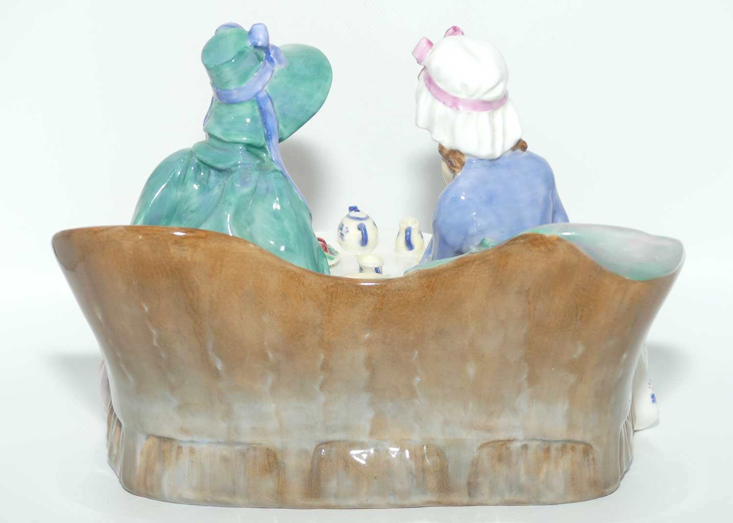 HN1747 Royal Doulton figure Afternoon Tea | early