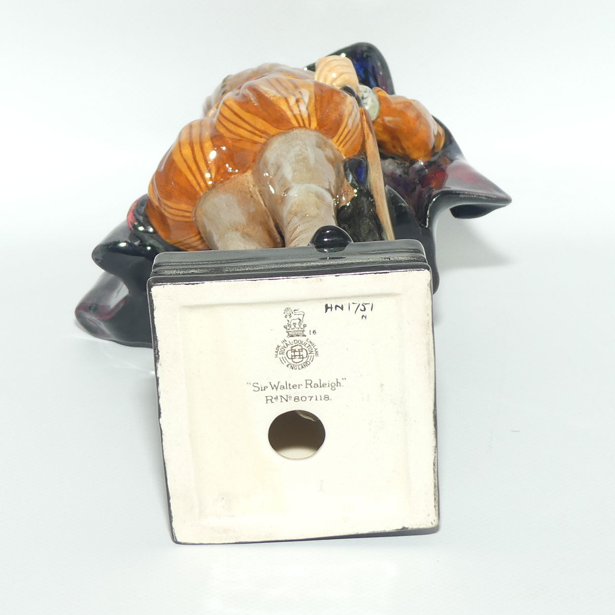 HN1751 Royal Doulton figure Sir Walter Raleigh