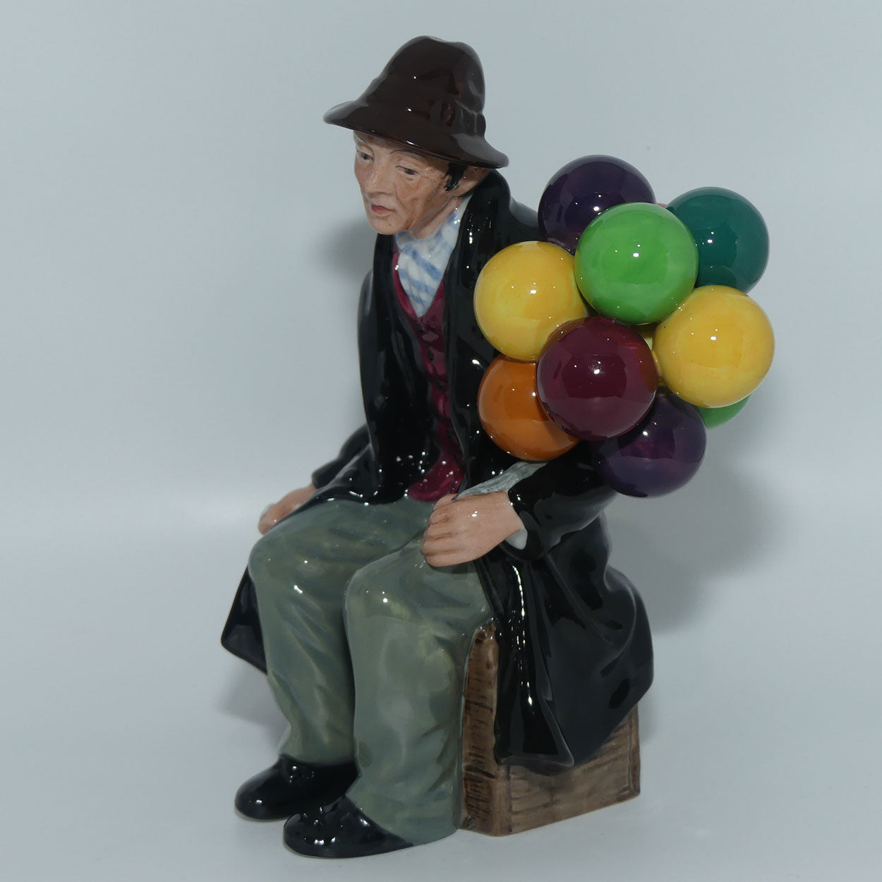 HN1954 Royal Doulton figure The Balloon Man | Green Balloon