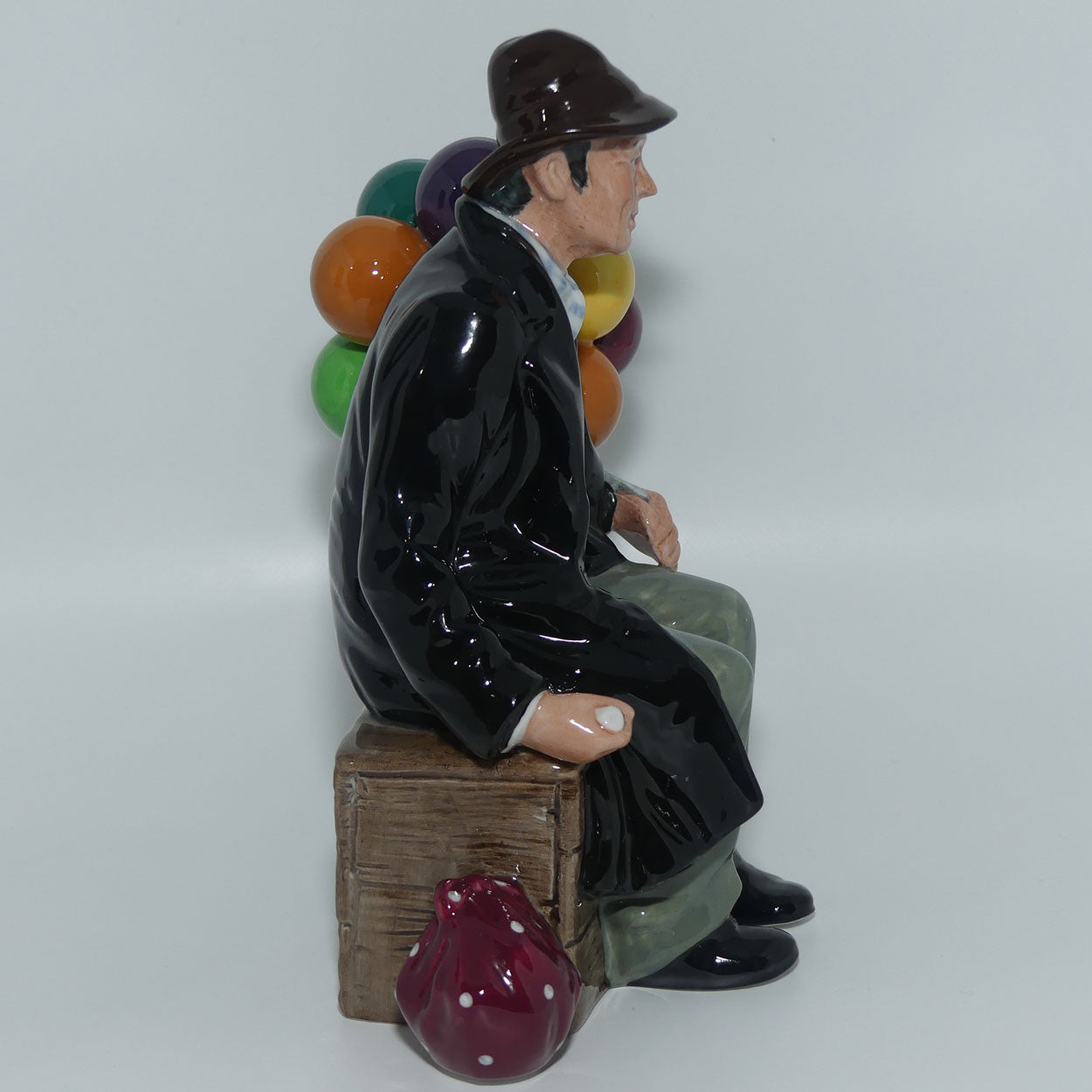 HN1954 Royal Doulton figure The Balloon Man | Green Balloon