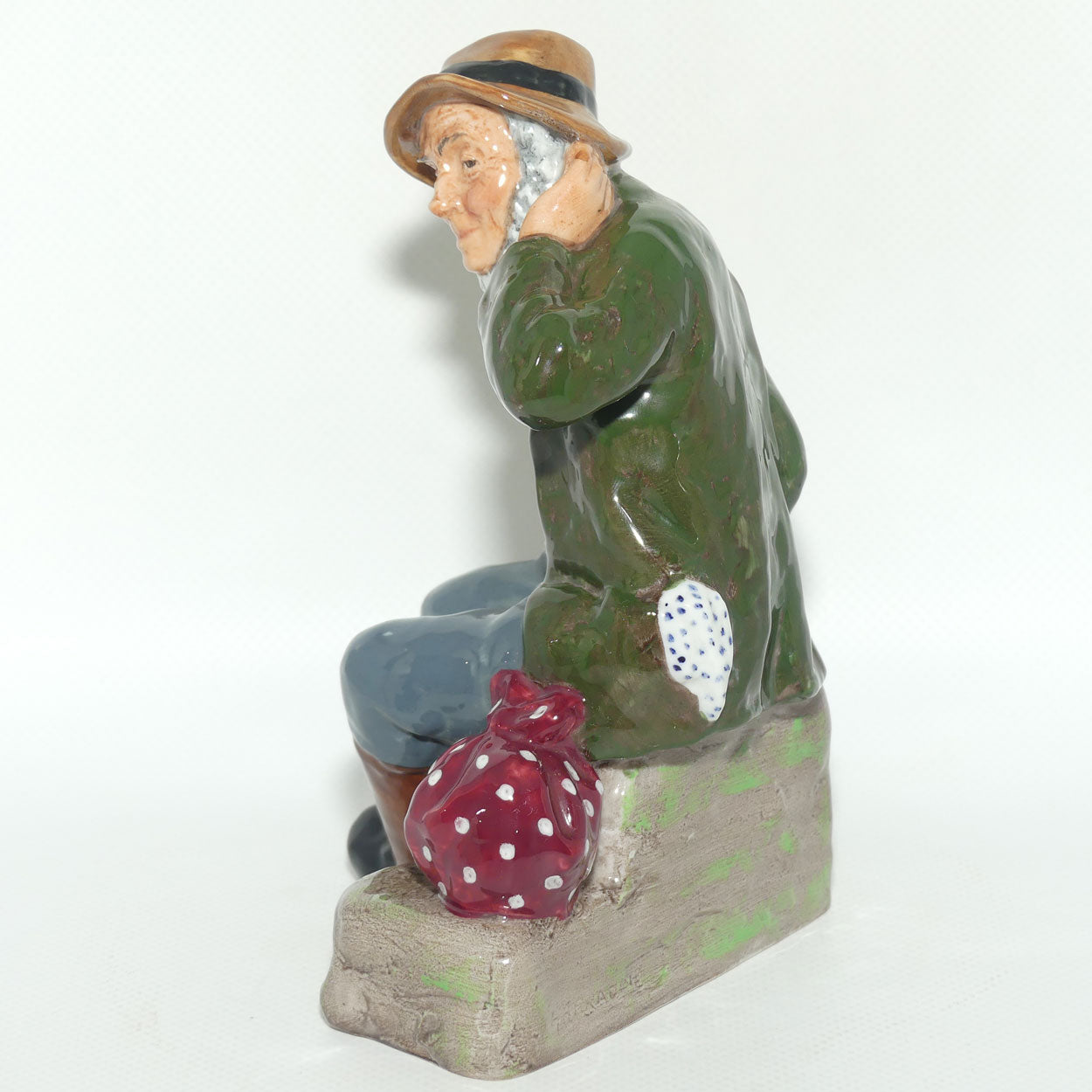 HN2042 Royal Doulton figure Owd Willum