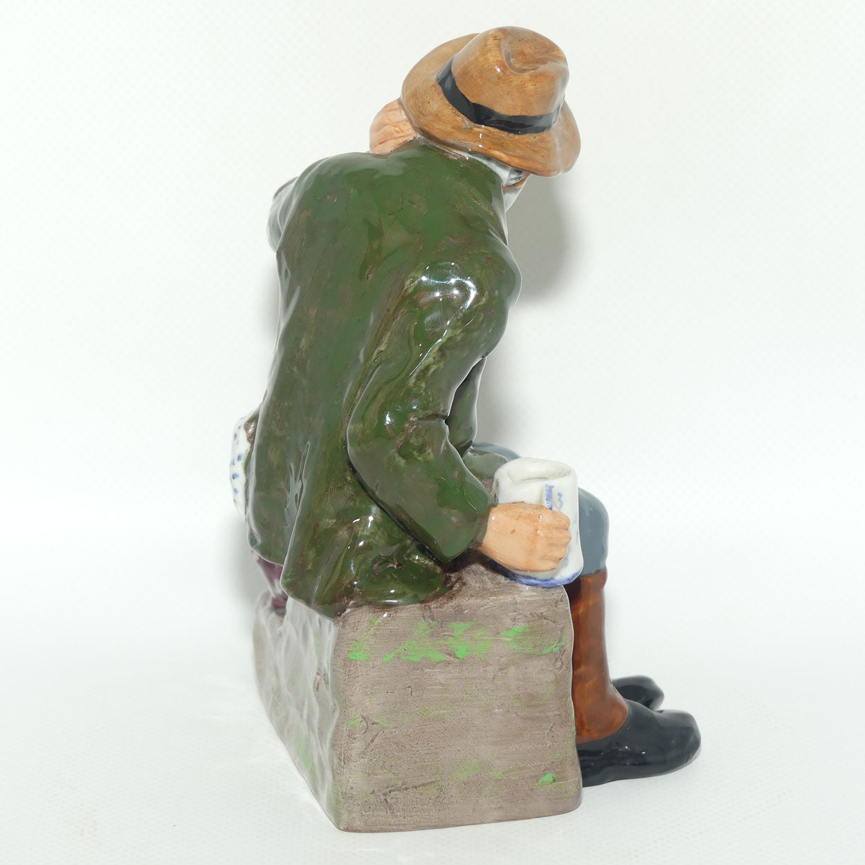 HN2042 Royal Doulton figure Owd Willum