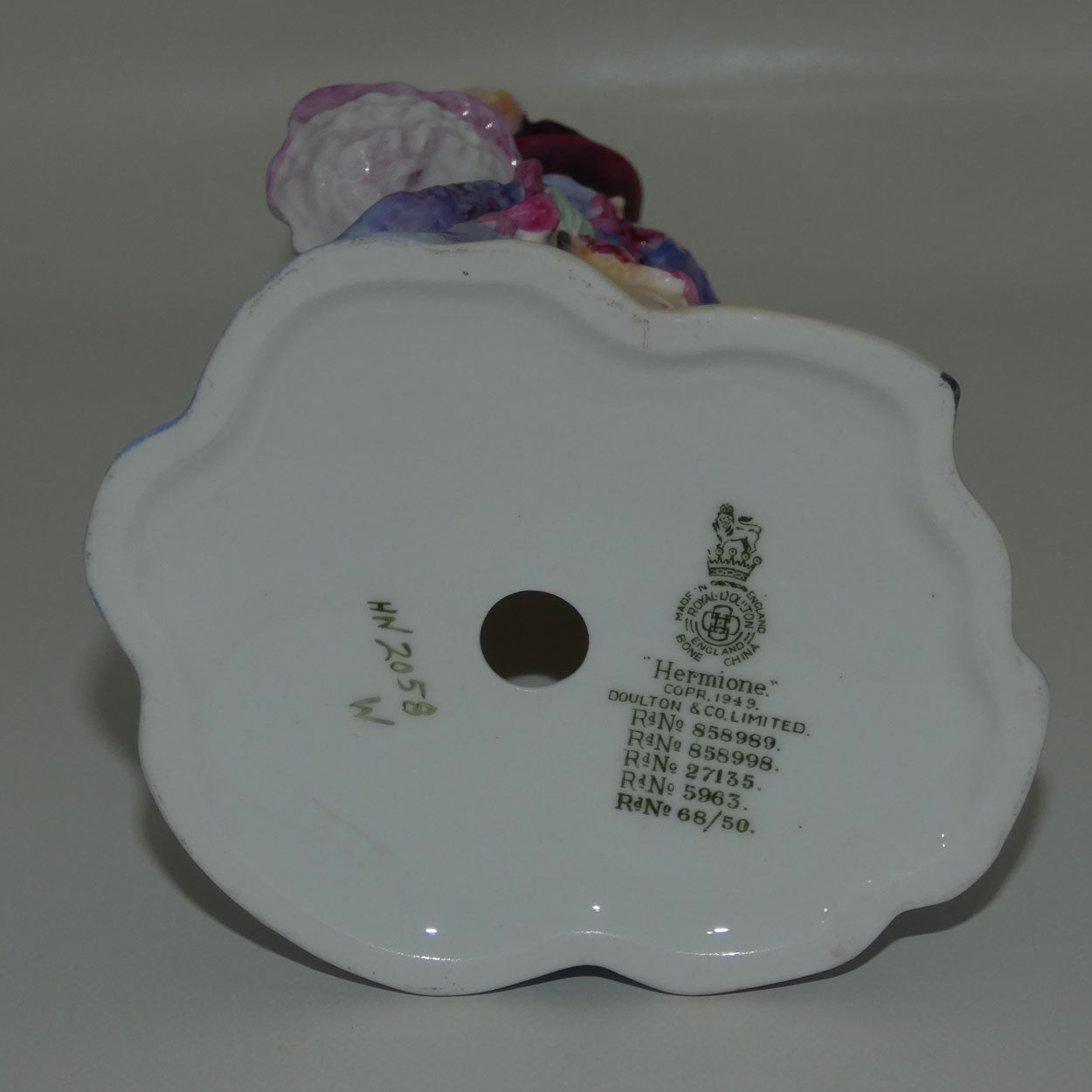 hn2058-royal-doulton-figure-hermoine