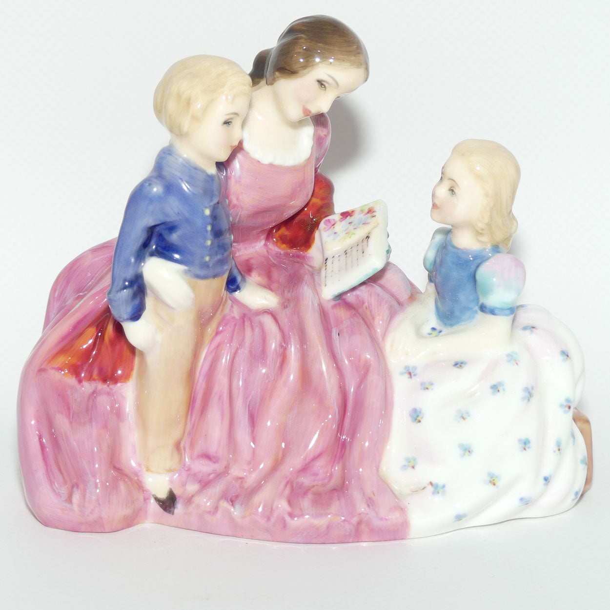 HN2059 Royal Doulton figure Bedtime Story | 1970's version
