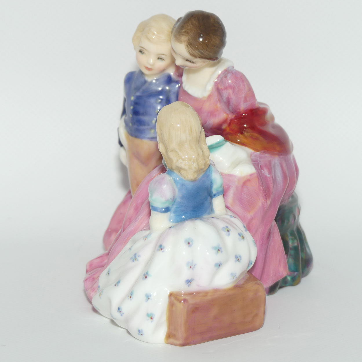 HN2059 Royal Doulton figure Bedtime Story | 1970's version