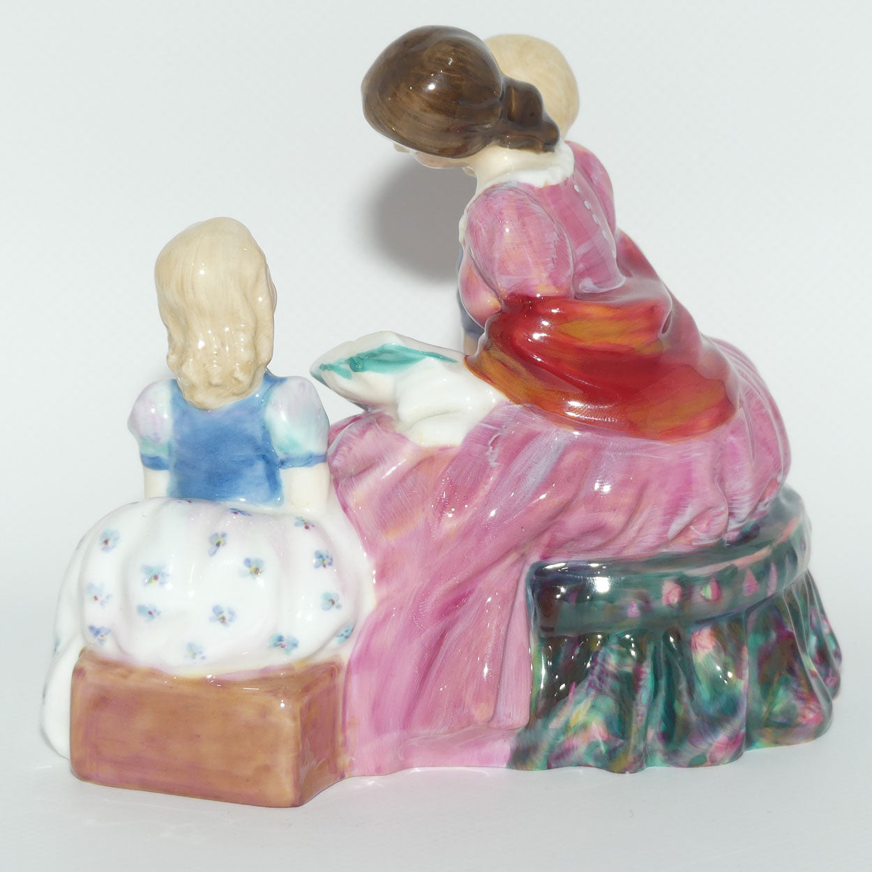 HN2059 Royal Doulton figure Bedtime Story | 1970's version