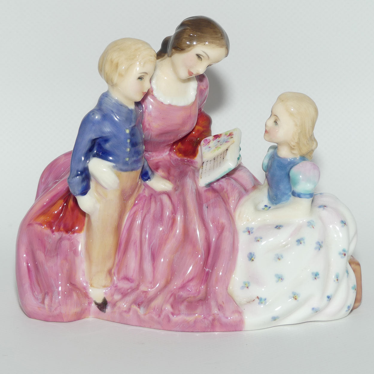 HN2059 Royal Doulton figure Bedtime Story | 1970's version