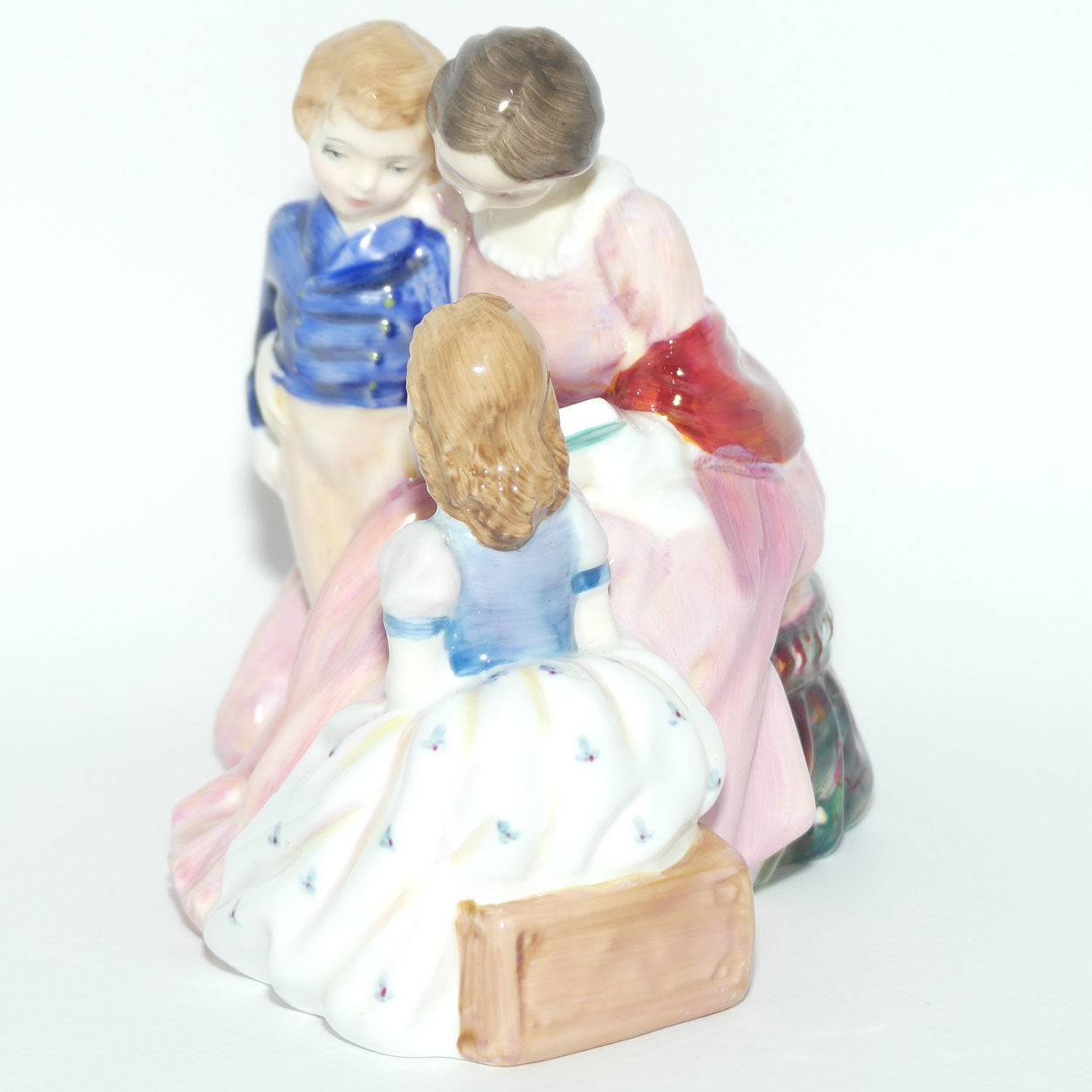 HN2059 Royal Doulton figure Bedtime Story | later version