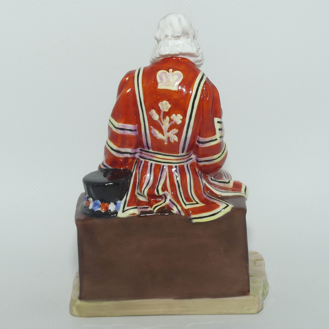 HN2122 Royal Doulton figure Yeoman of the Guard