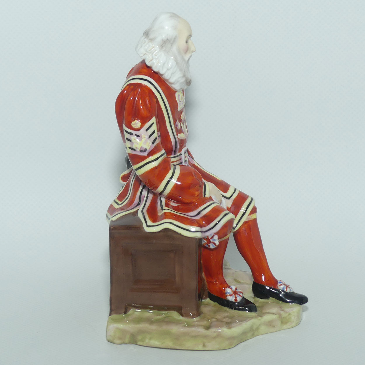 HN2122 Royal Doulton figure Yeoman of the Guard