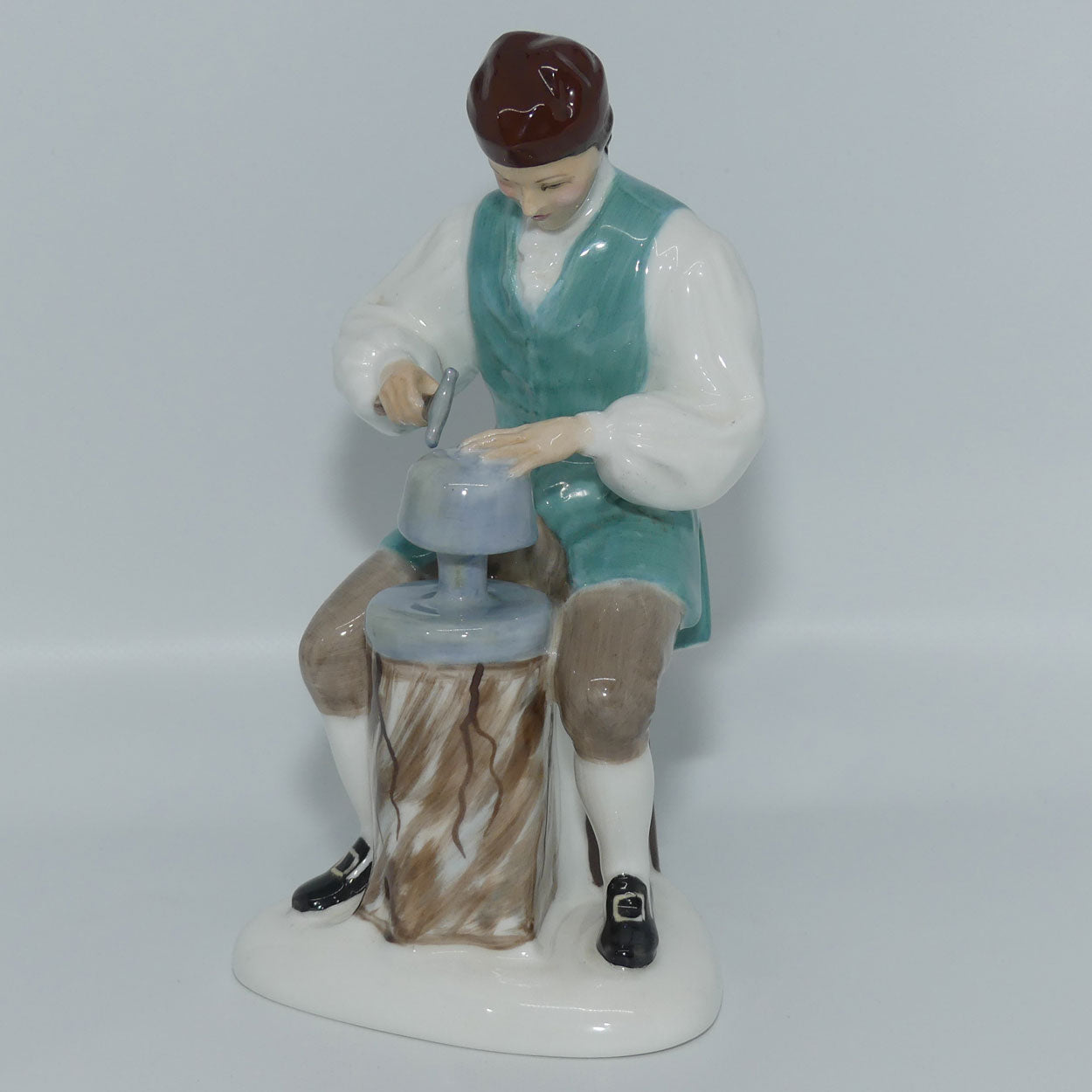 HN2208 Royal Doulton figurine Silversmith of Williamsburg