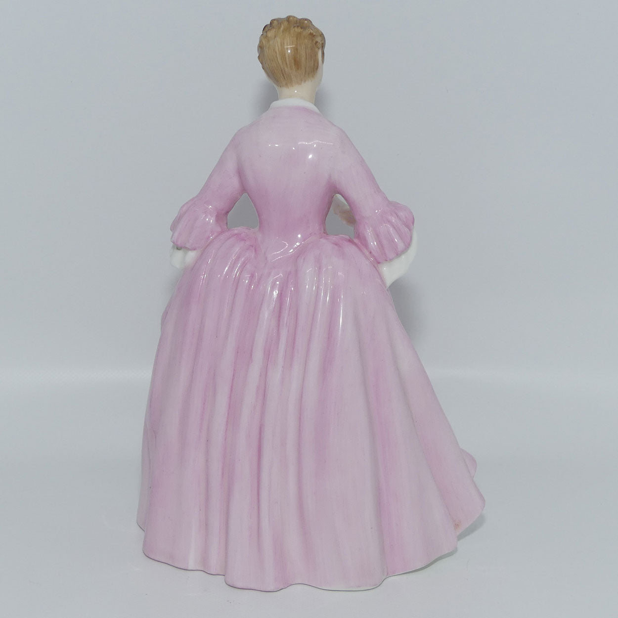 HN2209 Royal Doulton figure Hostess of Williamsburg
