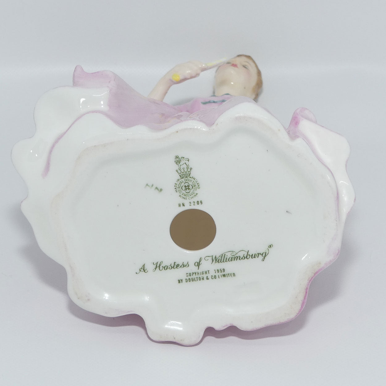 HN2209 Royal Doulton figure Hostess of Williamsburg